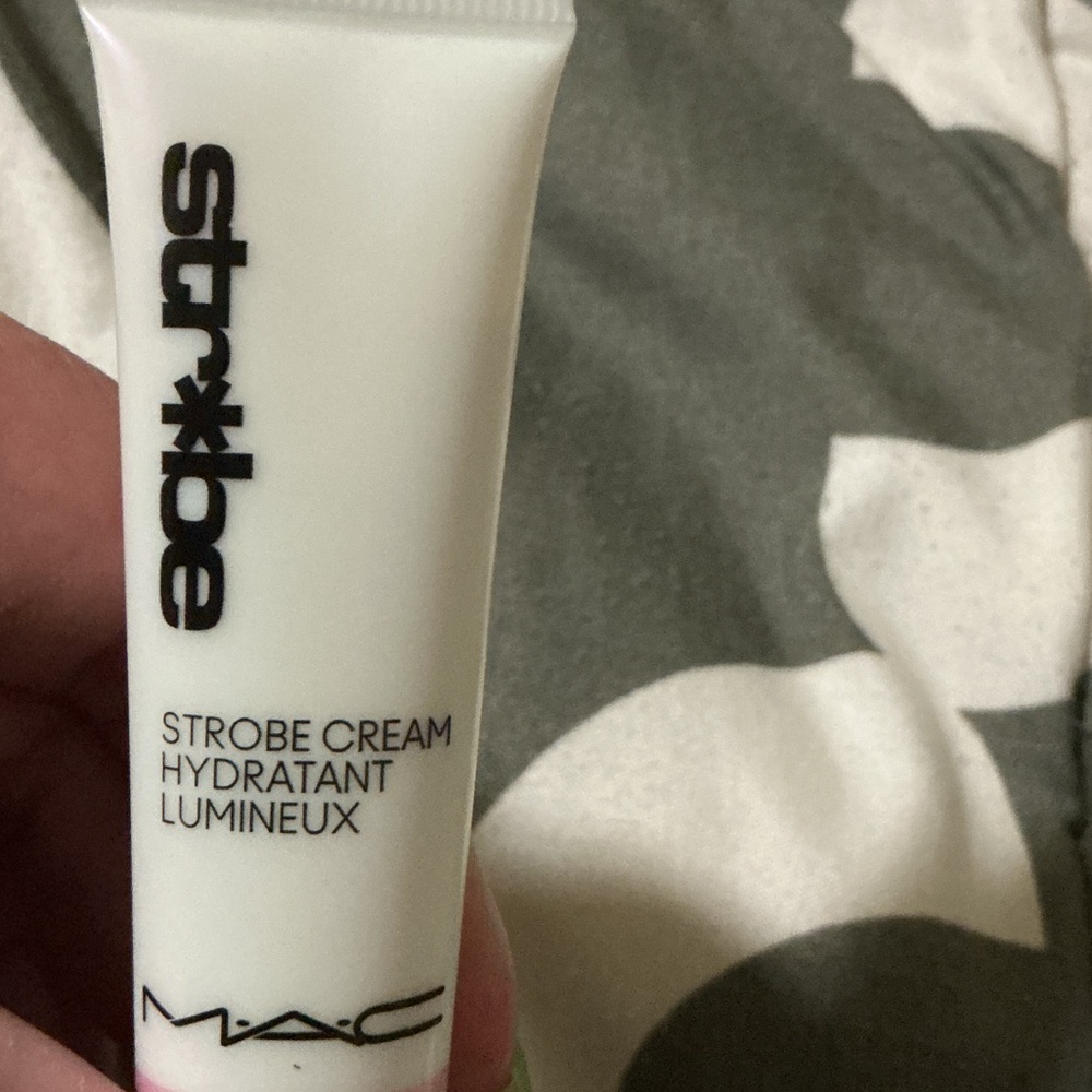 MAC Cosmetics Bundle - Picture 6 of 9